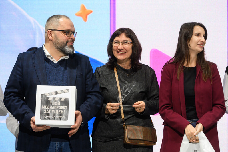 С напутственными словами выступили генеральный директор ООО «Издательство Страна» Альбина Краснощекова, генеральный директор НТРК «Каскад» Сергей Руденко, ответственный редактор интернет-портала Калининград.RU Анжелика Кубряк. | Фото: Александр Мелехов