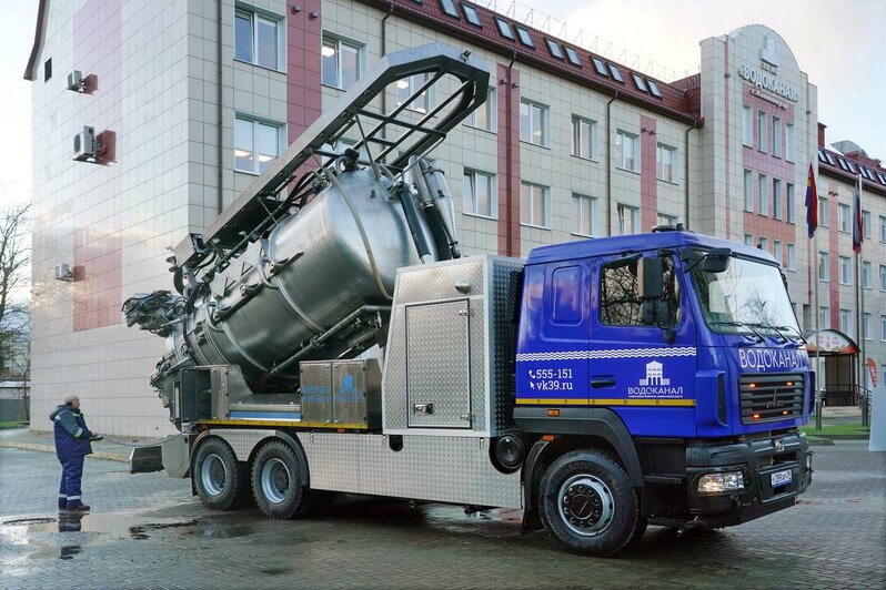 Калининградскому «Водоканалу» передали новую систему для диагностики труб и машину для борьбы с засорами - Новости Калининграда | Фото: телеграм-канал губернатора Калининградской области Алексея Беспрозванных