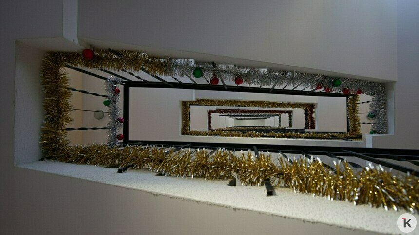 Калининградцам рассказали, будут ли штрафовать за новогодние украшения в подъездах - Новости Калининграда | Фото: архив «Клопс»