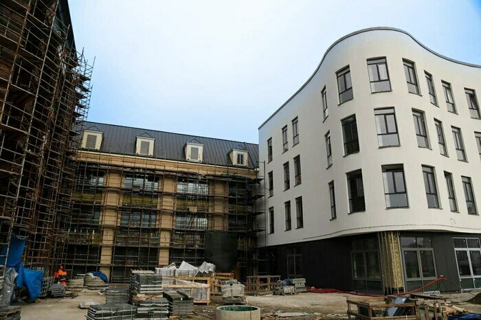 Использовано сочетание разных цветов и фактур, декоративных элементов и варьирование высотности. | Фото: БФУ им. И. Канта