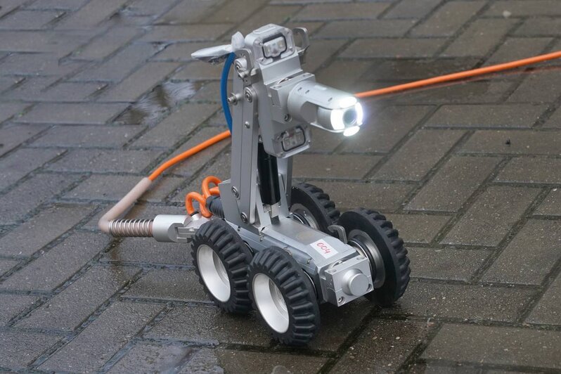 Калининградскому «Водоканалу» передали новую систему для диагностики труб и машину для борьбы с засорами - Новости Калининграда | Фото: телеграм-канал губернатора Калининградской области Алексея Беспрозванных