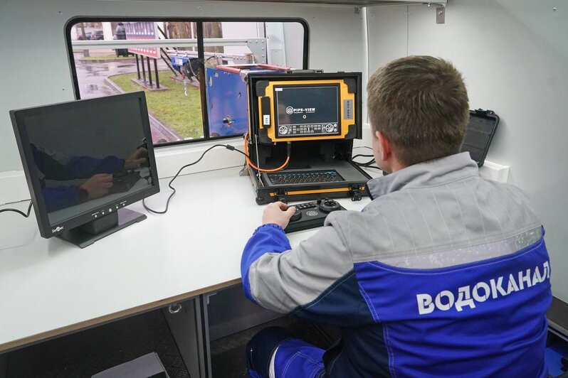 Калининградскому «Водоканалу» передали новую систему для диагностики труб и машину для борьбы с засорами - Новости Калининграда | Фото: телеграм-канал губернатора Калининградской области Алексея Беспрозванных