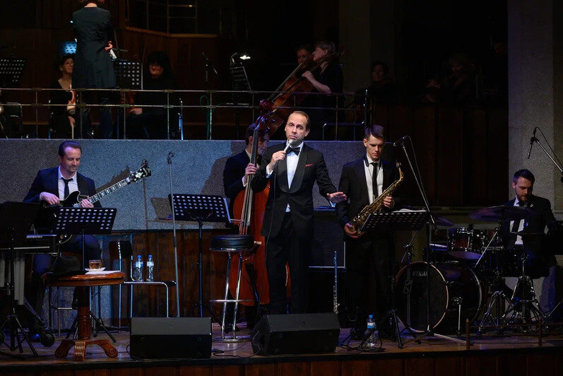 В Калининграде Дмитрий Носков  с успехом выступил на сцене областной филармонии. | Фото: Калининградская областная филармония