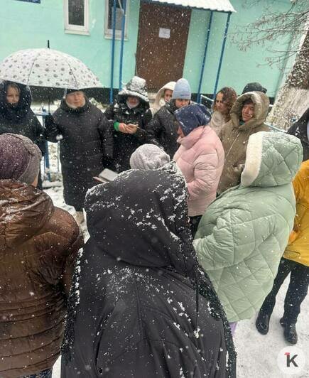 Жители посёлка в Багратионовском районе вышли на улицу, требуя вернуть приём педиатра (фото, видео)   - Новости Калининграда | Фото: очевидец