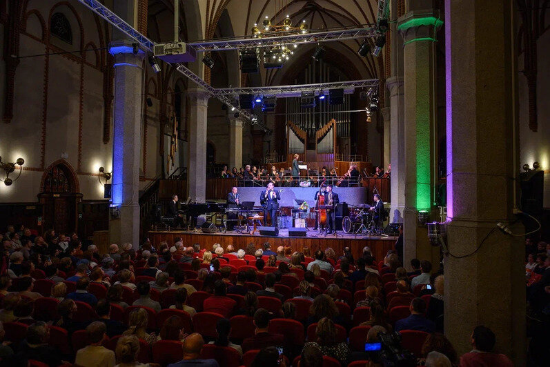 В Калининграде Дмитрий Носков  с успехом выступил на сцене областной филармонии. | Фото: Калининградская областная филармония