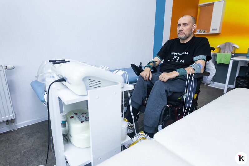 В калининградской новостройке колясочник не может выехать из подъезда: эксперты оценили доступную среду в регионе  - Новости Калининграда | Фото: Александр Подгорчук / «Клопс»