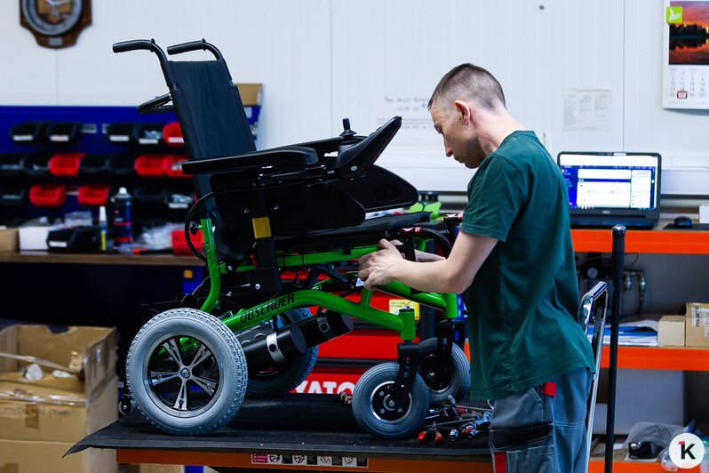 В калининградской новостройке колясочник не может выехать из подъезда: эксперты оценили доступную среду в регионе  - Новости Калининграда | Фото: Александр Подгорчук / «Клопс»