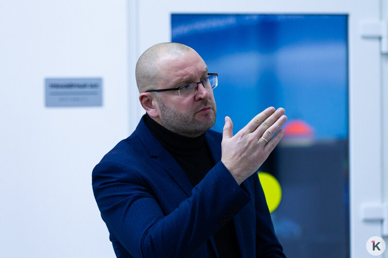 В калининградской новостройке колясочник не может выехать из подъезда: эксперты оценили доступную среду в регионе  - Новости Калининграда | Фото: Александр Подгорчук / «Клопс»