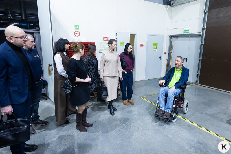 В калининградской новостройке колясочник не может выехать из подъезда: эксперты оценили доступную среду в регионе  - Новости Калининграда | Фото: Александр Подгорчук / «Клопс»