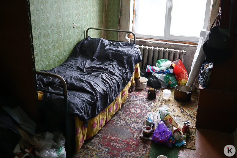 Одинокий калининградец Михаил, живущий под присмотром соседей, едва не устроил пожар (фото) - Новости Калининграда