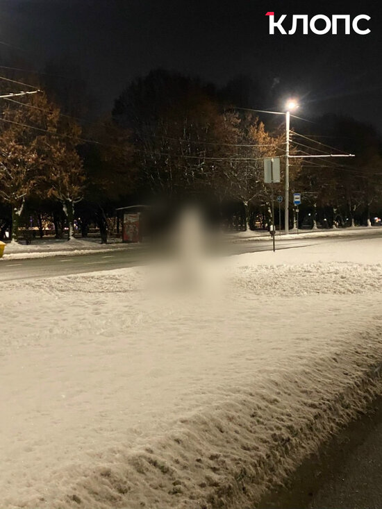 В центре Калининграда появилась непристойная снежная стела (фото)  - Новости Калининграда | Фото: очевидец 