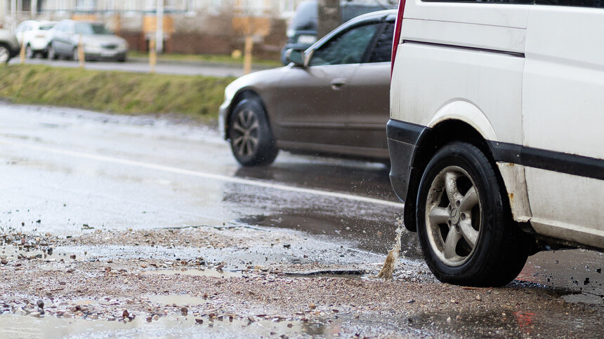 На Ломоносова в Калининграде капремонта снова не будет, но улицу подлатают - Новости Калининграда | Фото: Александр Подгорчук / Архив «Клопс»