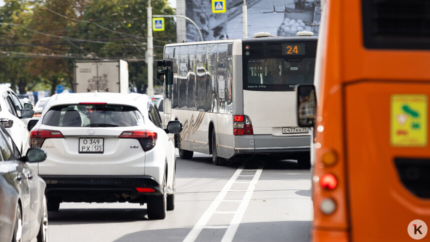 В калининградских автобусах по-прежнему будут объявлять остановки на двух языках - Новости Калининграда | Фото: Александр Подгорчук / Архив «Клопс»