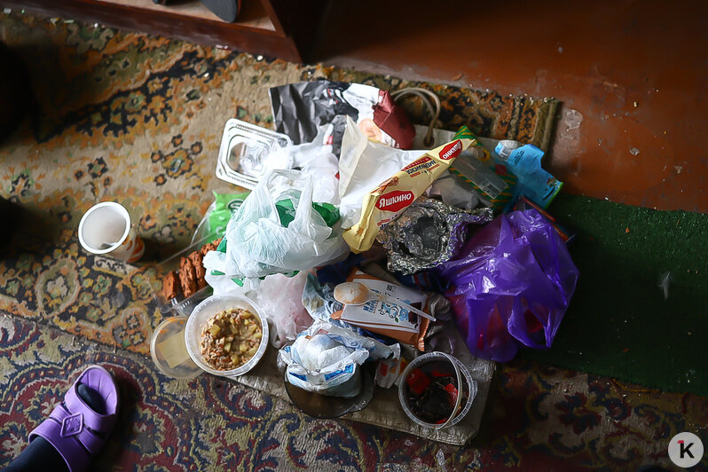 Одинокий калининградец Михаил, живущий под присмотром соседей, едва не устроил пожар (фото) - Новости Калининграда | Фото: Александр Подгорчук / «Клопс»