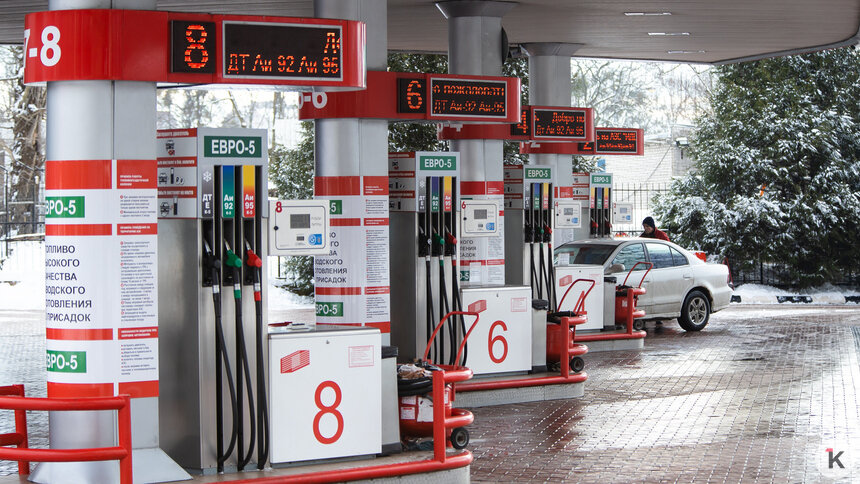 Сюрприз на заправке: в Калининграде дешевеет один вид топлива - Новости Калининграда | Фото: Александр Подгорчук / Архив «Клопс»
