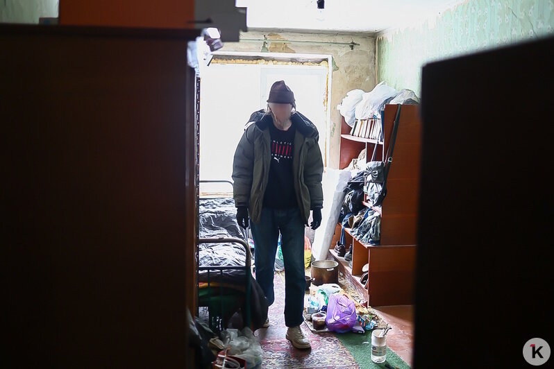 Одинокий калининградец Михаил, живущий под присмотром соседей, едва не устроил пожар (фото) - Новости Калининграда | Фото: Александр Подгорчук / «Клопс»