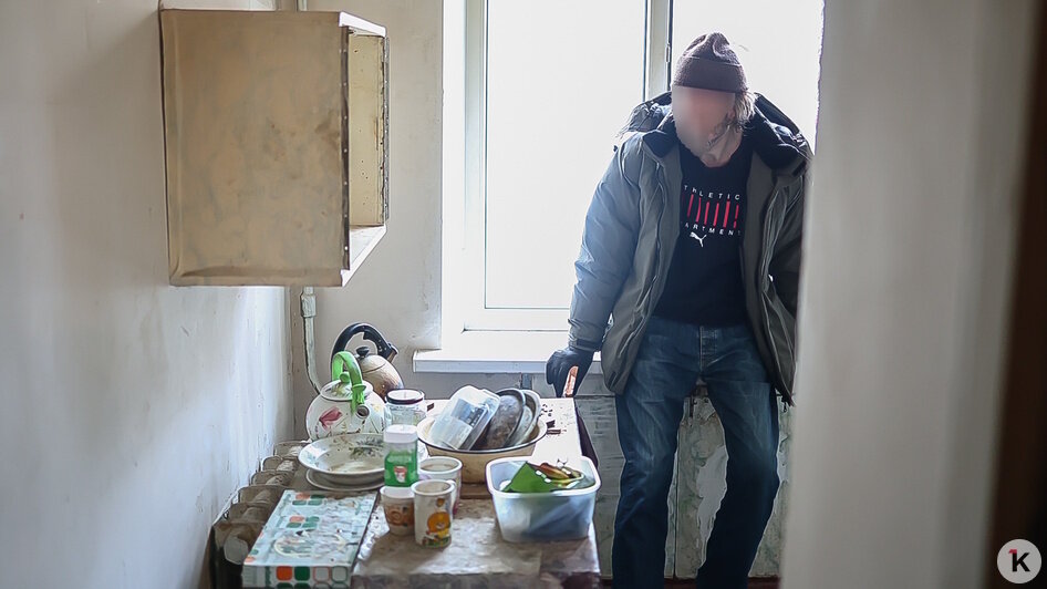 Одинокий калининградец Михаил, живущий под присмотром соседей, едва не устроил пожар (фото) - Новости Калининграда | Фото: Александр Подгорчук / «Клопс»