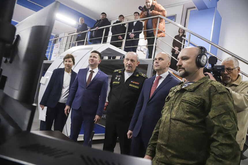«Технологии будущего»: губернатору показали, как в БФУ готовят военных специалистов