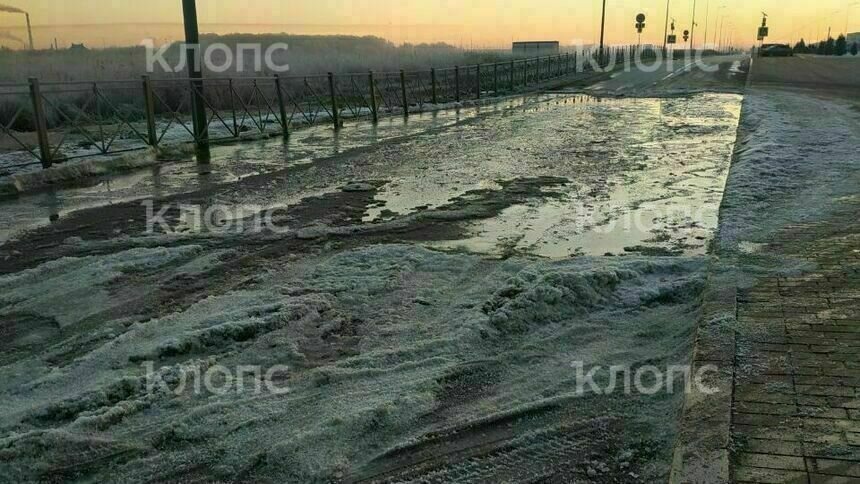 В Калининграде на Острове провалилась дорога, в яме замёрзла вода (фото) - Новости Калининграда | Фото читателя