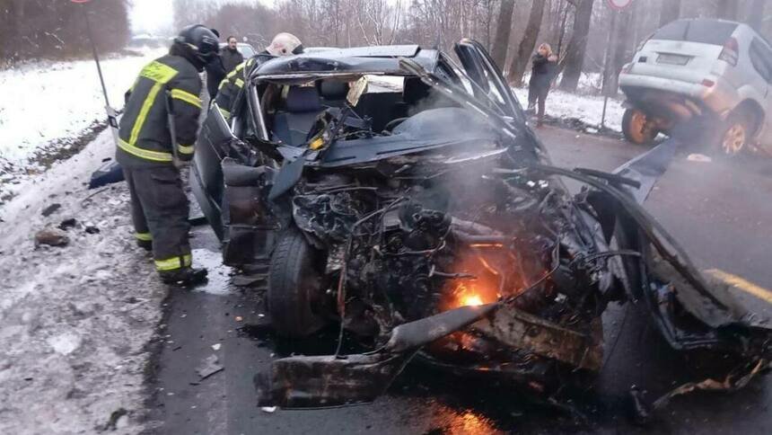 Пожарные потушили загоревшуюся от удара машину в Неманском округе - Новости Калининграда | Фото: МЧС