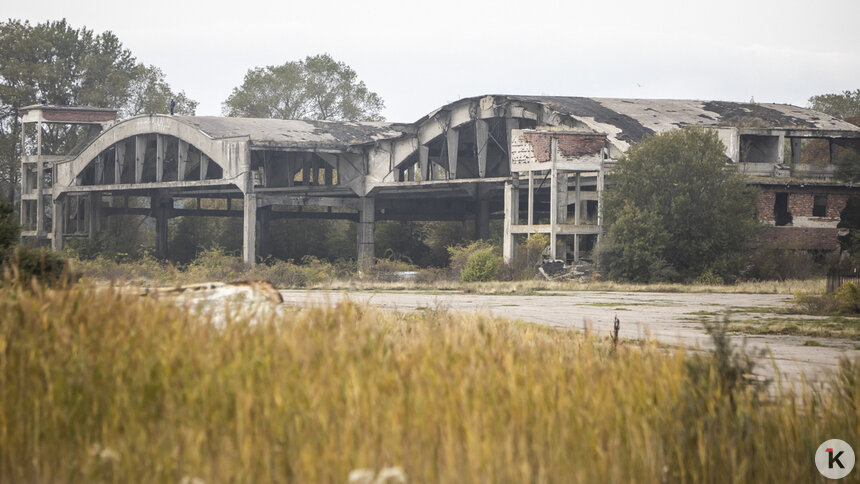 На Балтийской косе выставлен на продажу земельный участок с немецким ангаром для самолётов   - Новости Калининграда | Фото: Александр Подгорчук / Архив «Клопс»