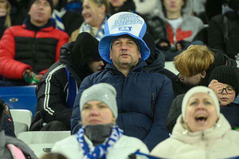 Полный стадион болельщиков. | Фото: Александр Мелехов