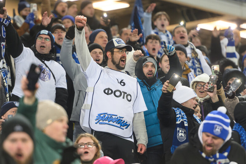 Полный стадион болельщиков. | Фото: Александр Мелехов