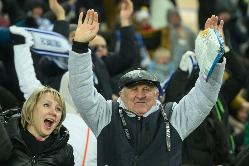 Полный стадион болельщиков. | Фото: Александр Мелехов