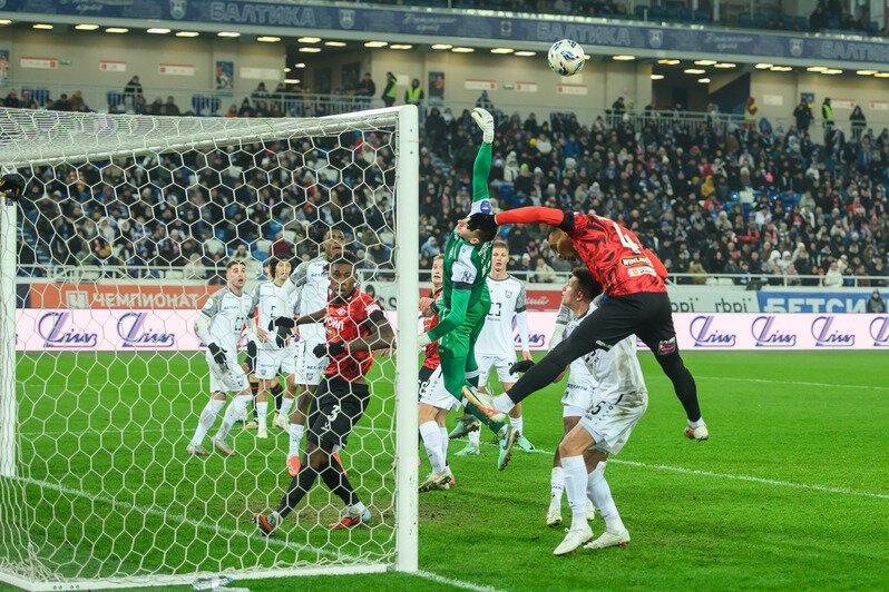 Моменты игры. | Фото: Александр Мелехов