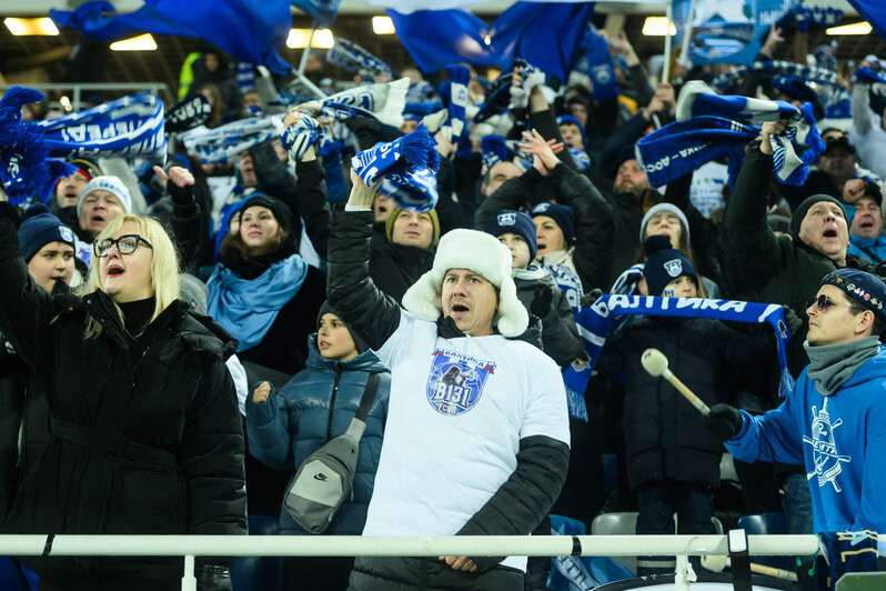 Полный стадион болельщиков. | Фото: Александр Мелехов