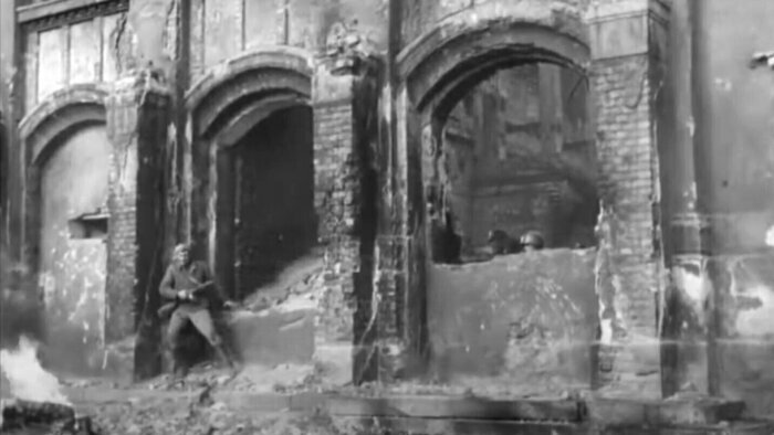 Здание Штадтхалле (Калининградский областной историко-художественный музей) | Кадр из фильма «На пути в Берлин»