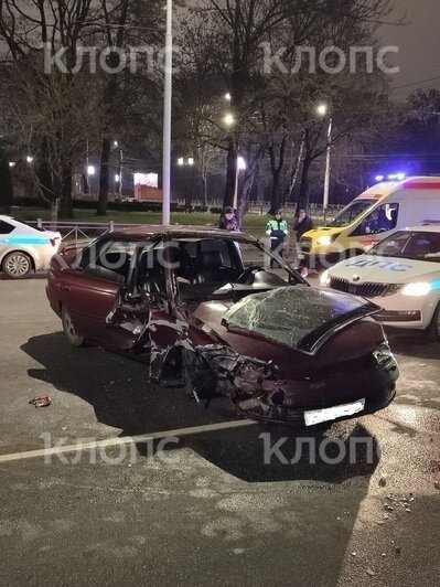 Полицейская погоня в центре Калининграда закончилась массовой аварией (фото) - Новости Калининграда | Фото очевидцев