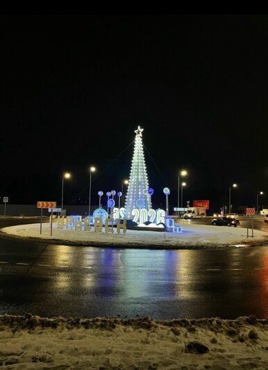 Километры гирлянд, ёлки и парад планет: 4 города в Калининградской области, где уже ждут Новый год (фото, видео)   - Новости Калининграда | Фото: &quot;Подслушано Гурьевск&quot; ВКонтакте