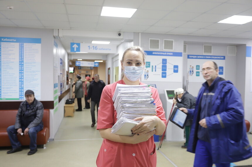 Масочный режим введён для персонала медицинских и социальных учреждений. | Фото: архив «СК»