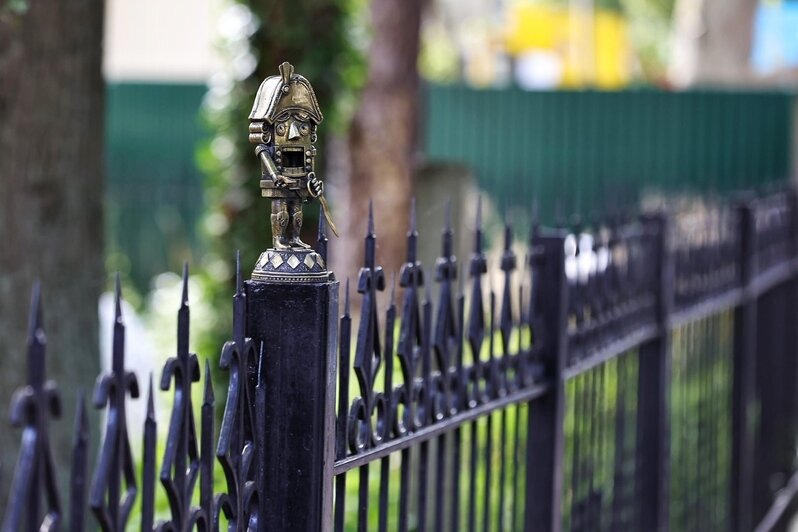 Гофман и его герои в курортном Светлогорске | Фото: Александр Подгорчук / Архив «Клопс»