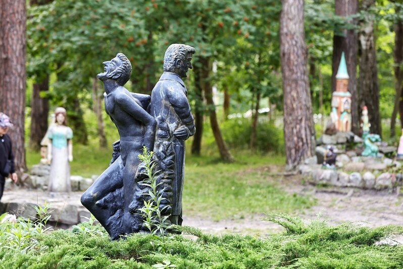 Гофман и его герои в курортном Светлогорске | Фото: Александр Подгорчук / Архив «Клопс»