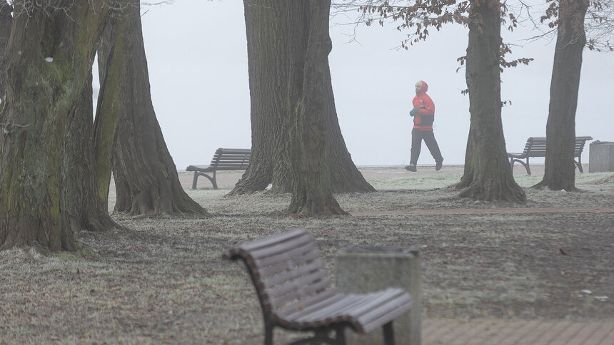 В среду в калининградском тумане и сером небе появятся солнечные проталины - Новости Калининграда | Фото: Александр Подгорчук / «Клопс»