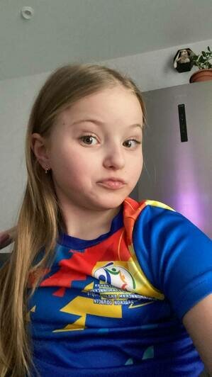 Слева — фотография Виктории Кузнецовой, справа — иллюстрация Ксюши Александровой / Midjourney.