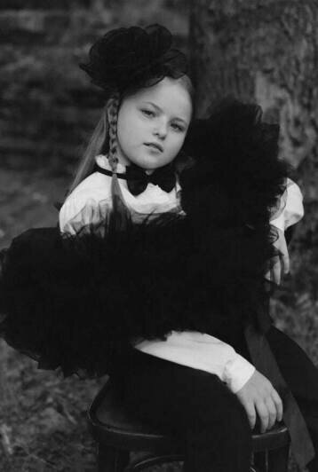 Слева — фотография Виктории Кузнецовой, справа — иллюстрация Ксюши Александровой / Midjourney.