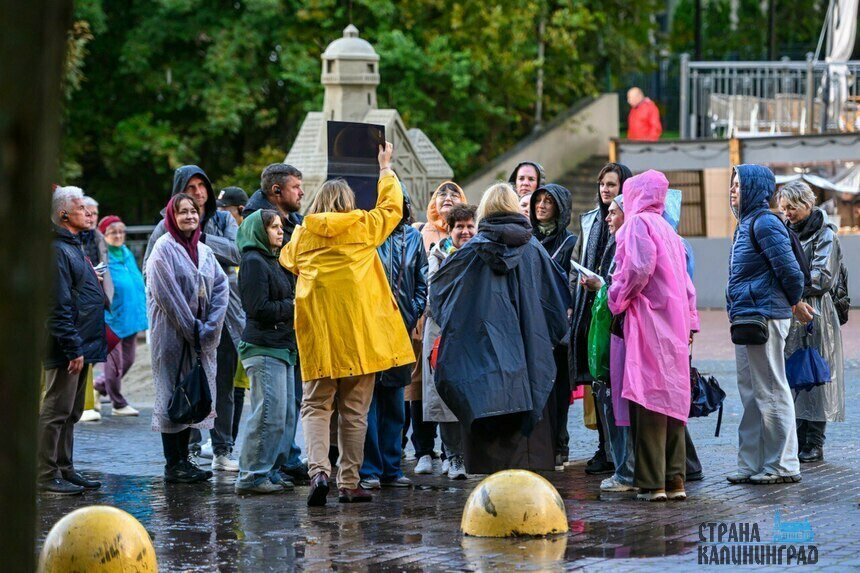 Гости к нам едут, несмотря на капризную погоду | Фото: Александр Мелехов