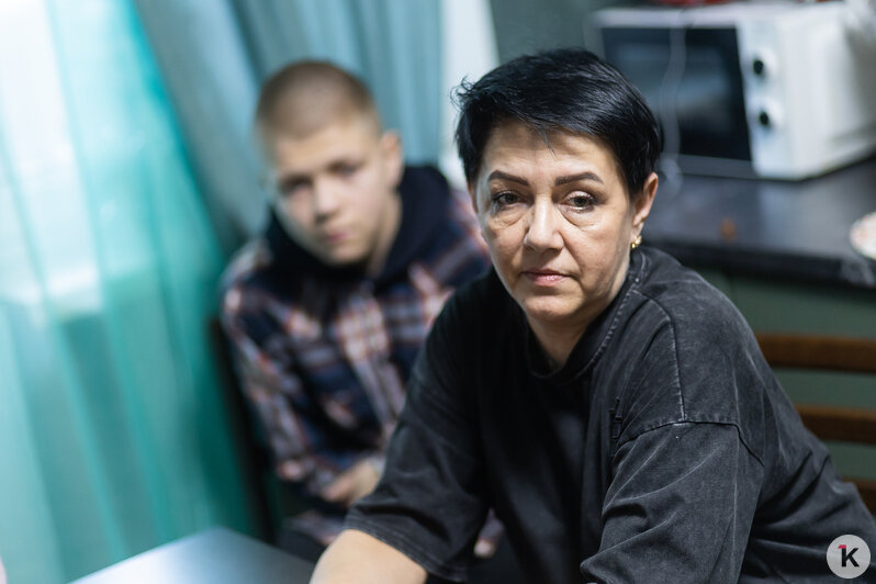 Как сделать красивые снимки, не вставая с дивана: 6 промптов ИИ для новогодних фотосессий (фото)  - Новости Калининграда | Фото: Александр Подгорчук / «Клопс»