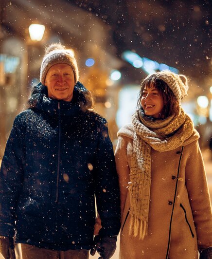 Слева — фотография Александра Подгорчука, справа — иллюстрация Ксюши Александровой / Midjourney.