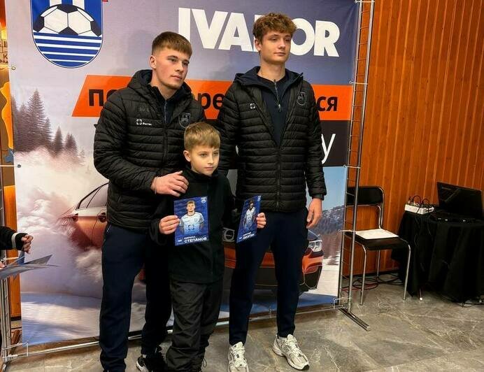 В Калининграде в новом центре Ivanor разыграли шины Ikon Autograph и провели автограф-сессию игроков «Балтики» - Новости Калининграда
