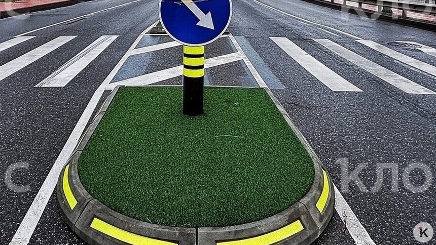 В Калининграде решили сдвинуть один из островков безопасности, на который массово жаловались водители - Новости Калининграда | Фото: Александр Подгорчук / Архив «Клопс»