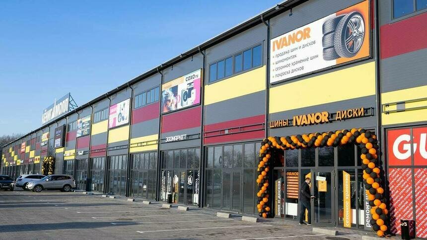 В Калининграде в новом центре Ivanor разыграли шины Ikon Autograph и провели автограф-сессию игроков «Балтики» - Новости Калининграда