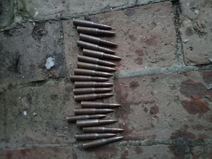 У железной дороги под Черняховском нашли рюкзак, забитый патронами: к его владельцу масса вопросов (фото) - Новости Калининграда | Фото: пресс-служба Западного ЛУ МВД России на транспорте