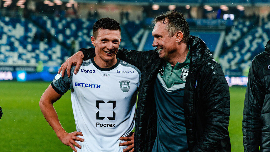 Полузащитник калининградской «Балтики» Александр Филин (слева)  | Фото: пресс-служба ФК «Балтика» 