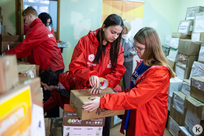 Калининградцы за месяц собрали более 1 200 посылок бойцам СВО (фоторепортаж) - Новости Калининграда | Фото: Александр Подгорчук / «Клопс»