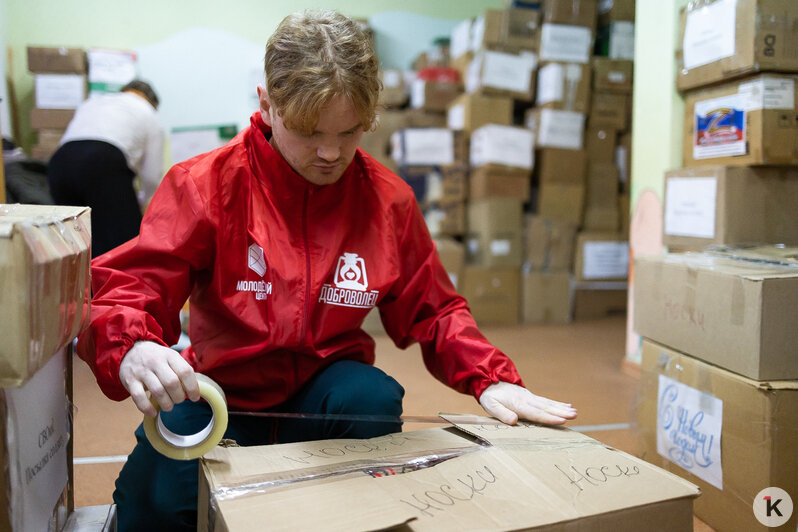 Калининградцы за месяц собрали более 1 200 посылок бойцам СВО (фоторепортаж) - Новости Калининграда | Фото: Александр Подгорчук / «Клопс»