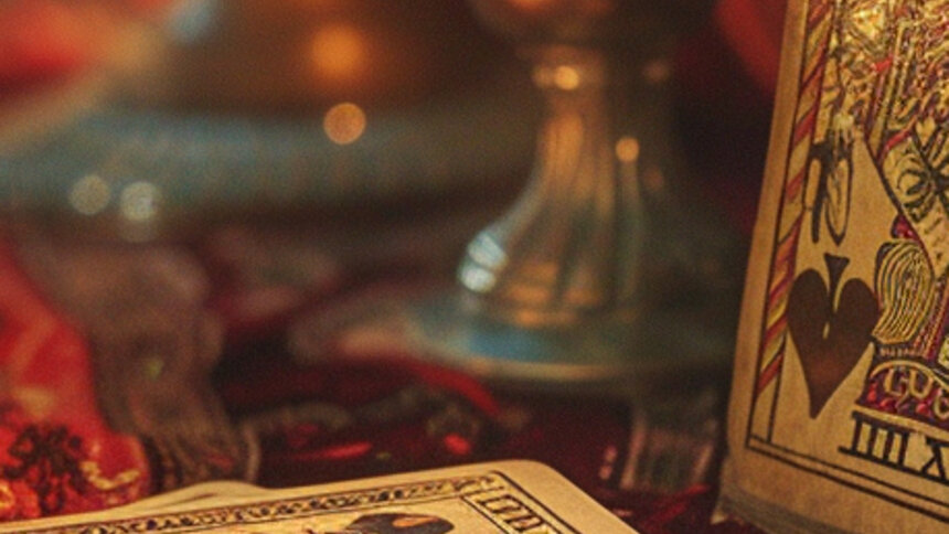 Для Водолеев откроется тайна, а Стрельцы временно охладят пыл: таро-расклад на воскресенье, 7 декабря   - Новости Калининграда | Иллюстрация: Александр Скачко / «Клопс»